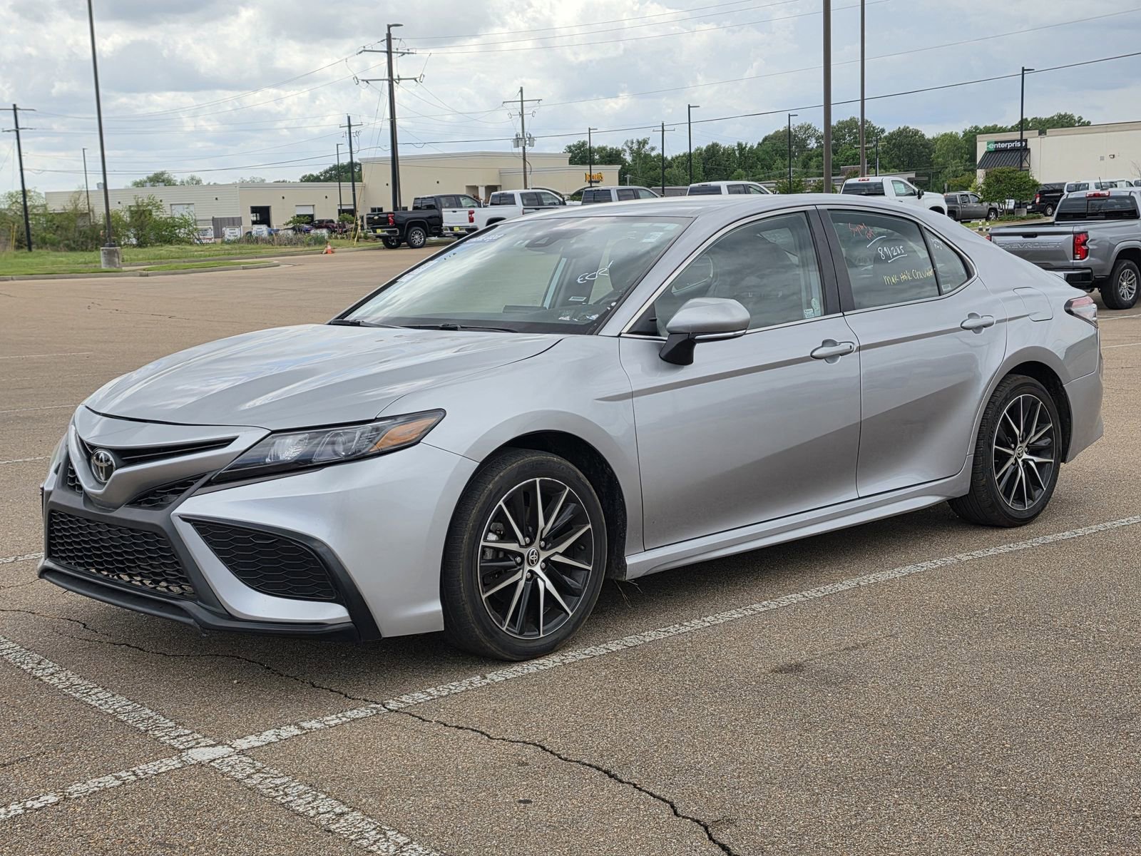 Used 2024 Toyota Camry SE image 13
