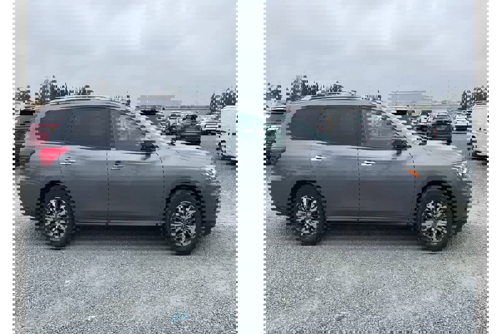 Used 2020 Nissan Pathfinder S image 9