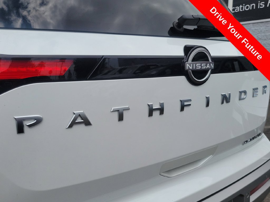 Used 2025 Nissan Pathfinder Platinum FWD image 28