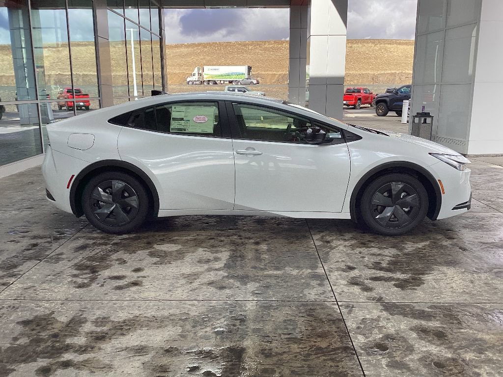 New 2026 Toyota Prius Plug-In Hybrid image 10