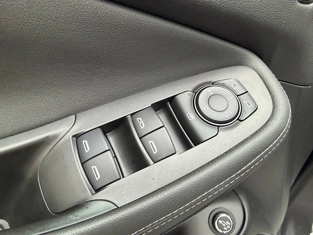 Used 2023 Buick Encore GX Essence w/ Experience Buick Package FWD image 17