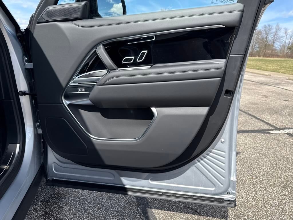 New 2025 Land Rover Range Rover SE AWD/4WD image 14