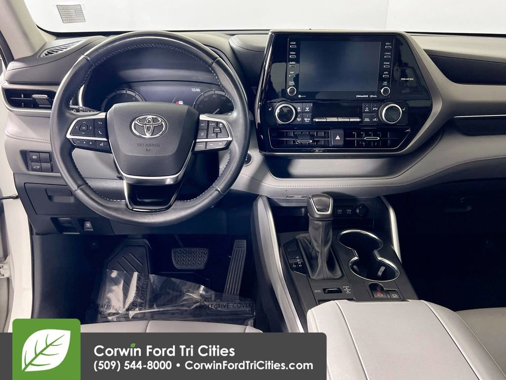 Used 2021 Toyota Highlander XLE AWD/4WD image 28