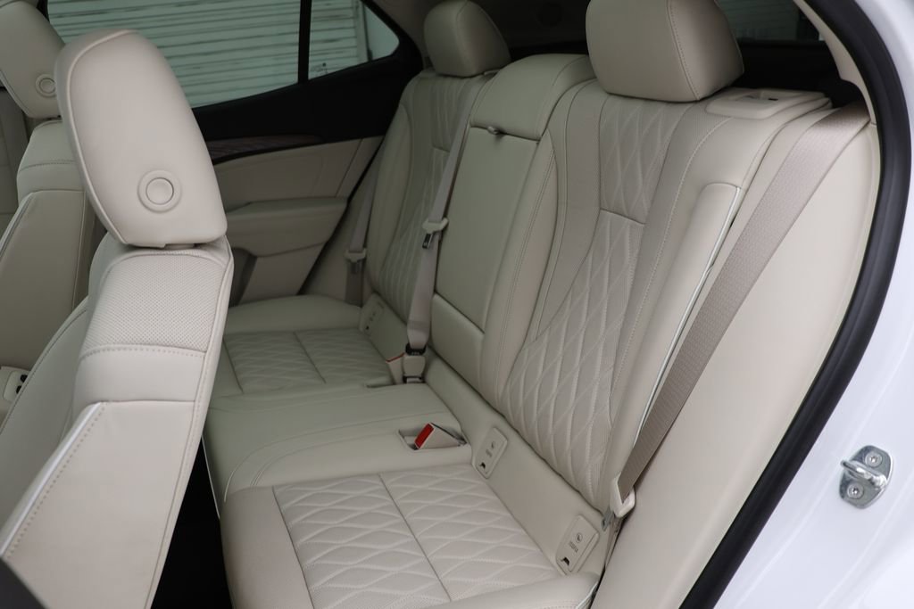 Used 2023 Buick Envision Avenir image 12