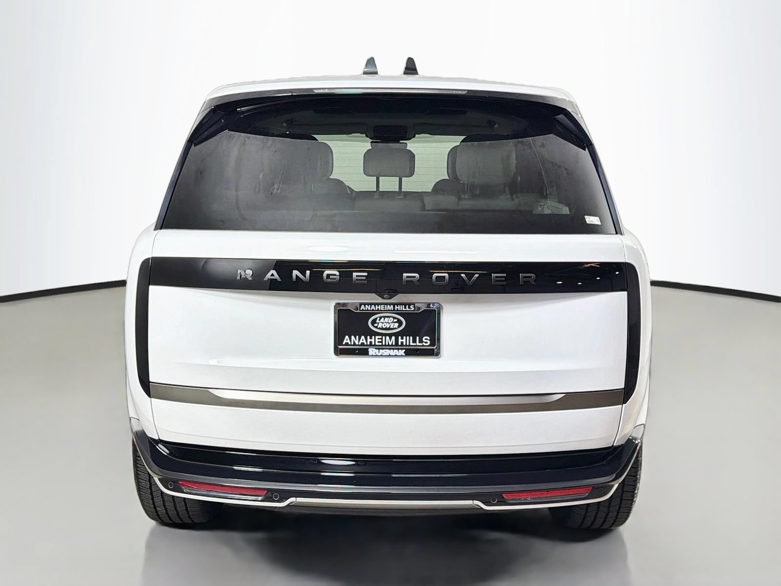 Used 2023 Land Rover Range Rover SE AWD/4WD image 4