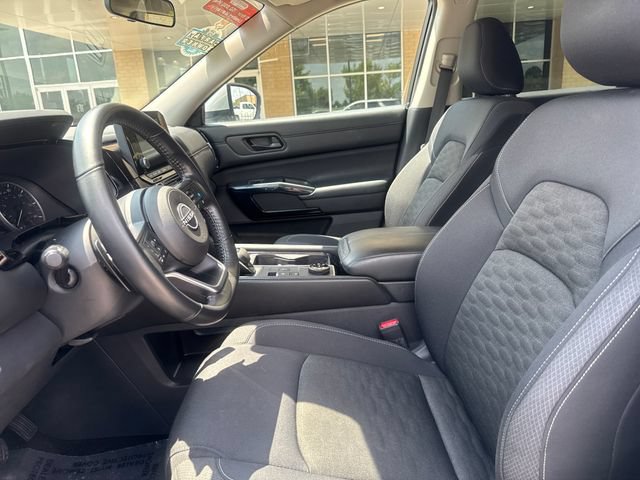 Used 2025 Nissan Pathfinder SV AWD/4WD image 8