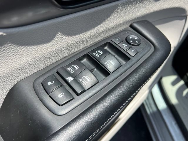Used 2018 Chrysler Pacifica Limited FWD image 28