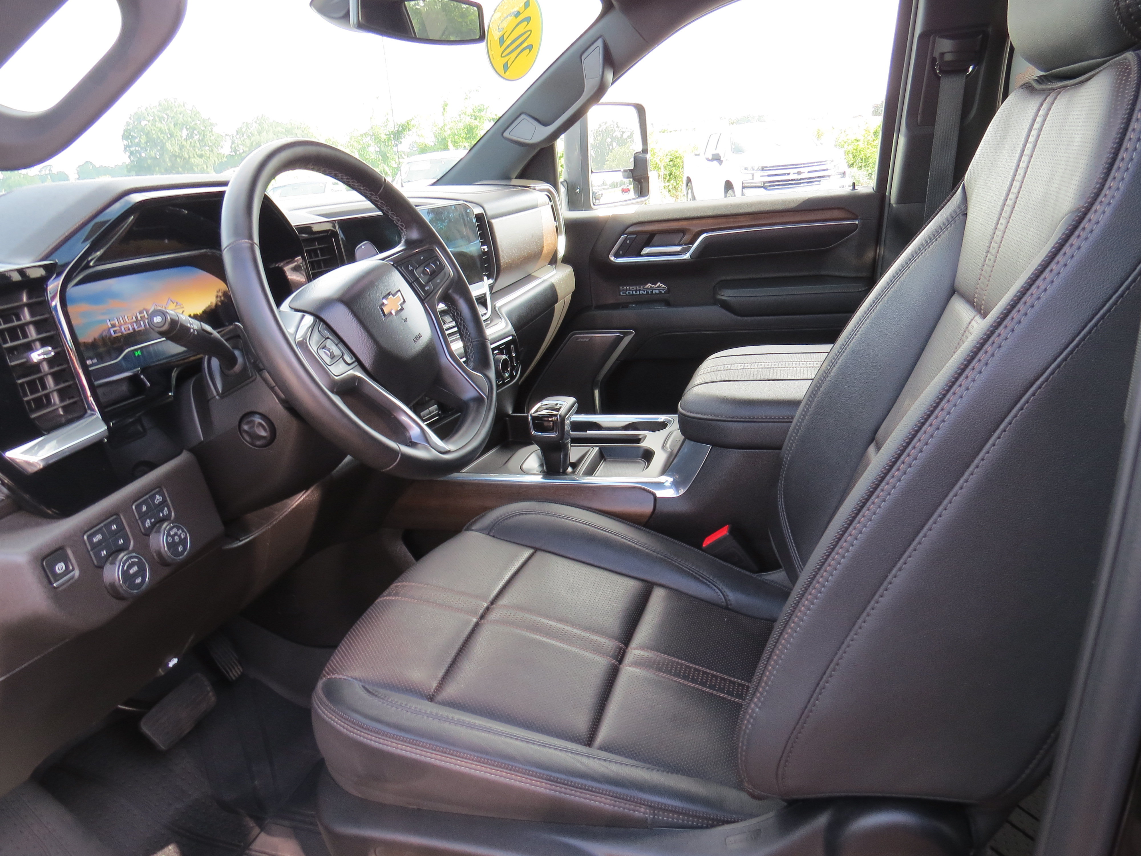Used 2025 Chevrolet Silverado 1500 High Country w/ High Country Premium Package AWD/4WD image 18