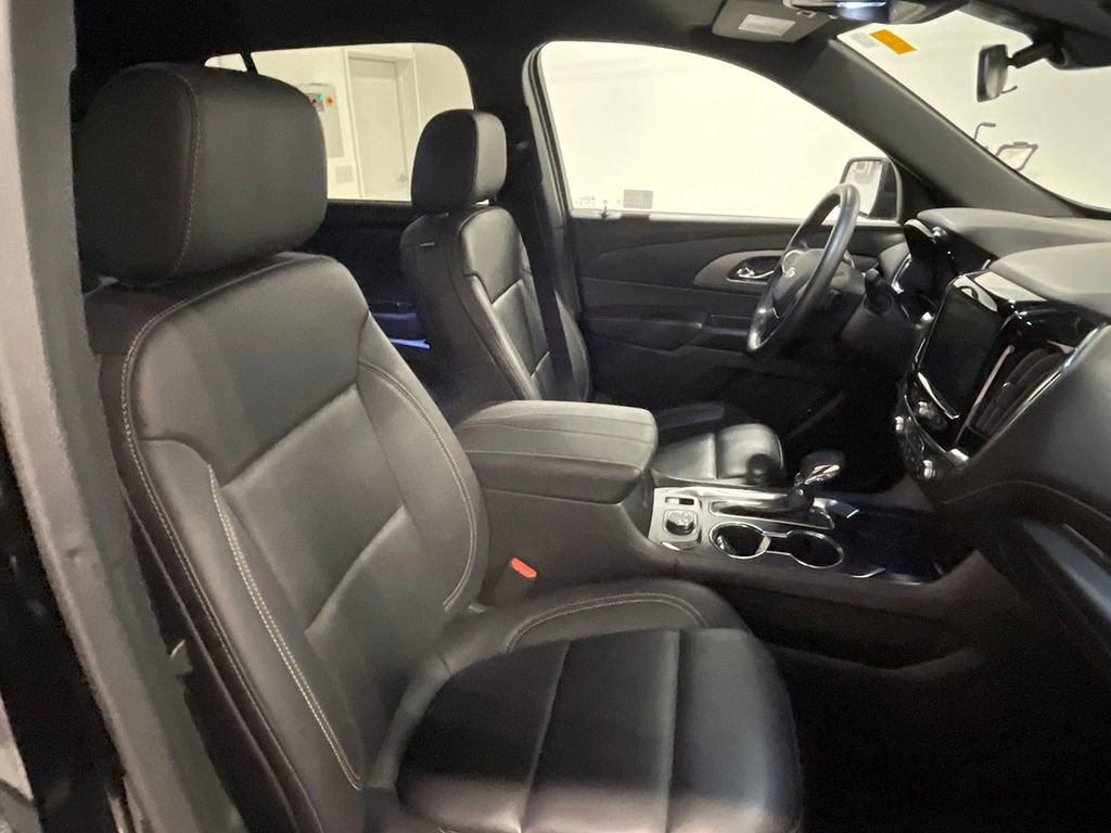 Used 2023 Chevrolet Traverse LT image 27