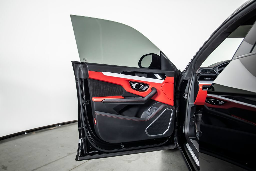 Used 2021 Lamborghini Urus AWD/4WD image 21