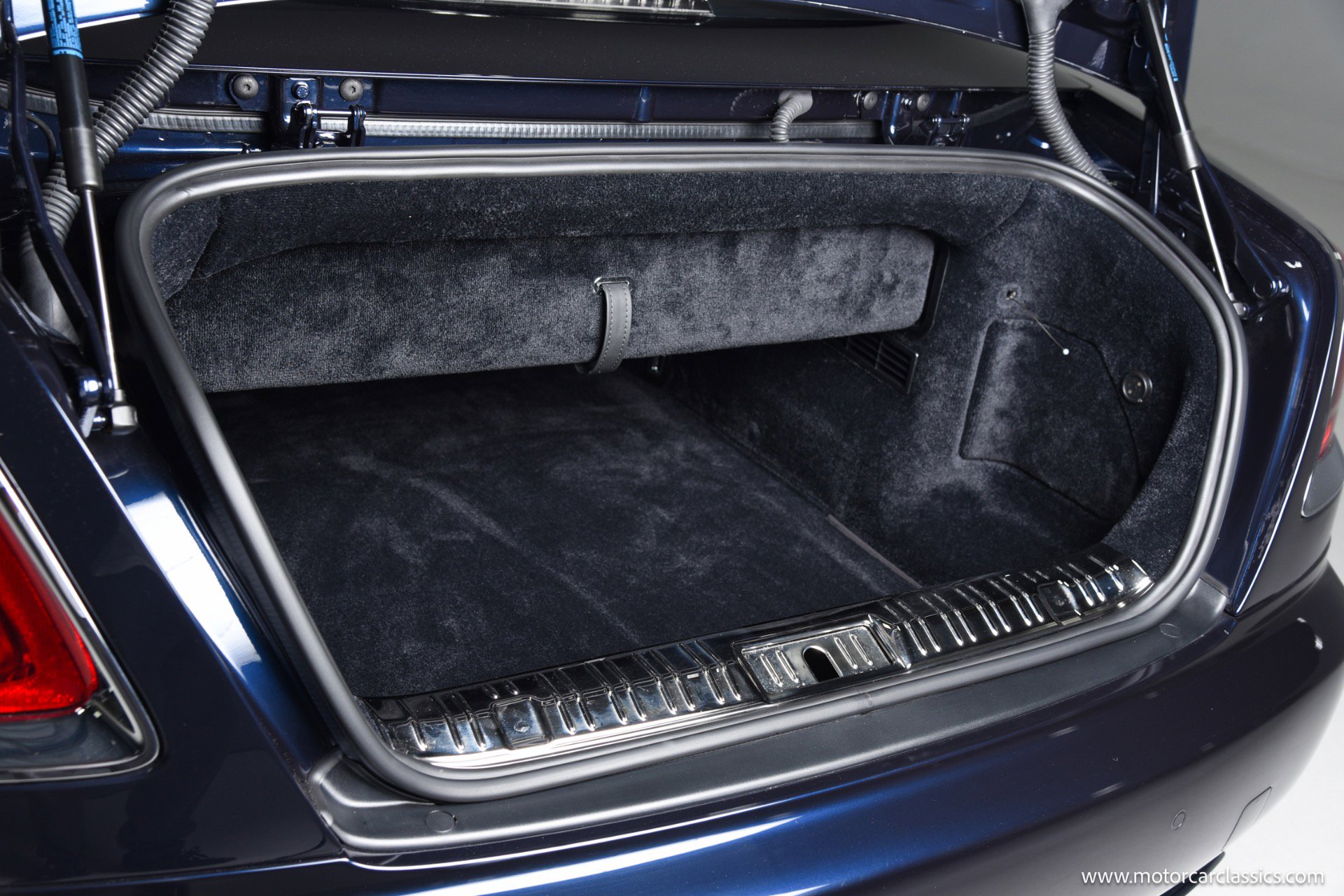 Used 2016 Rolls-Royce Dawn image 40