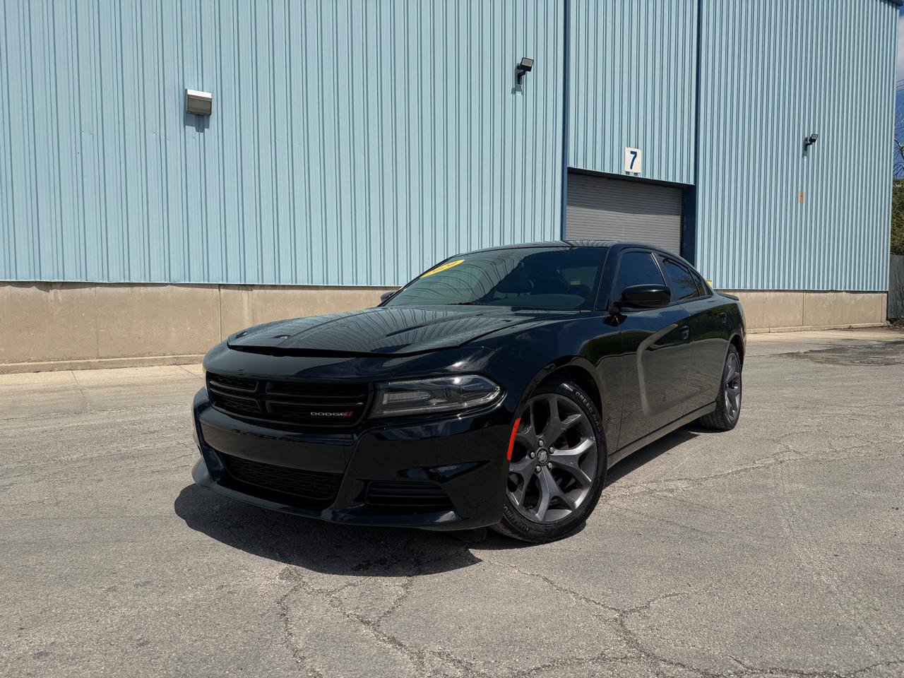 Used 2020 Dodge Charger SXT w/ Blacktop Package RWD image 2
