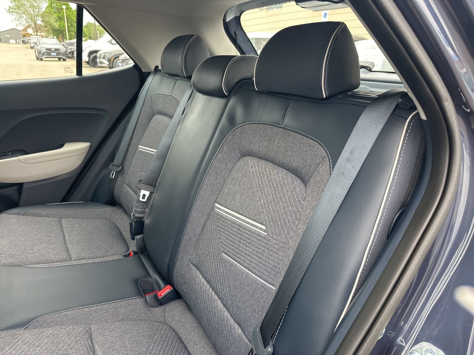 Used 2025 Hyundai Venue Limited FWD image 18