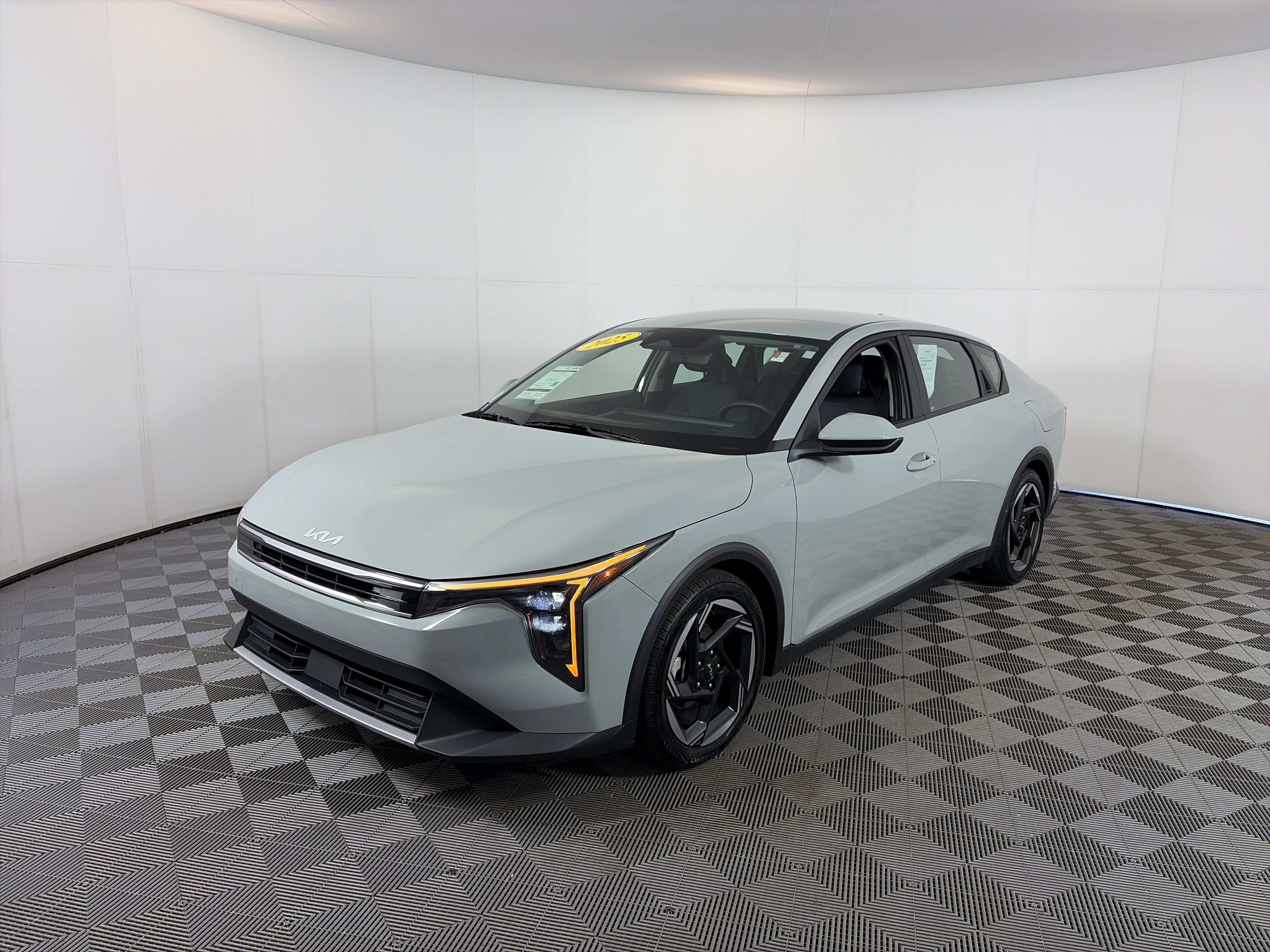 Certified 2025 Kia K4 EX FWD image 2