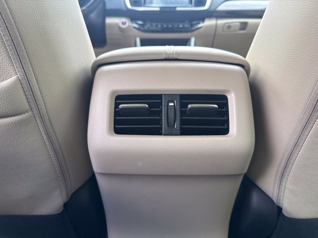 Used 2017 Honda Accord Touring image 18