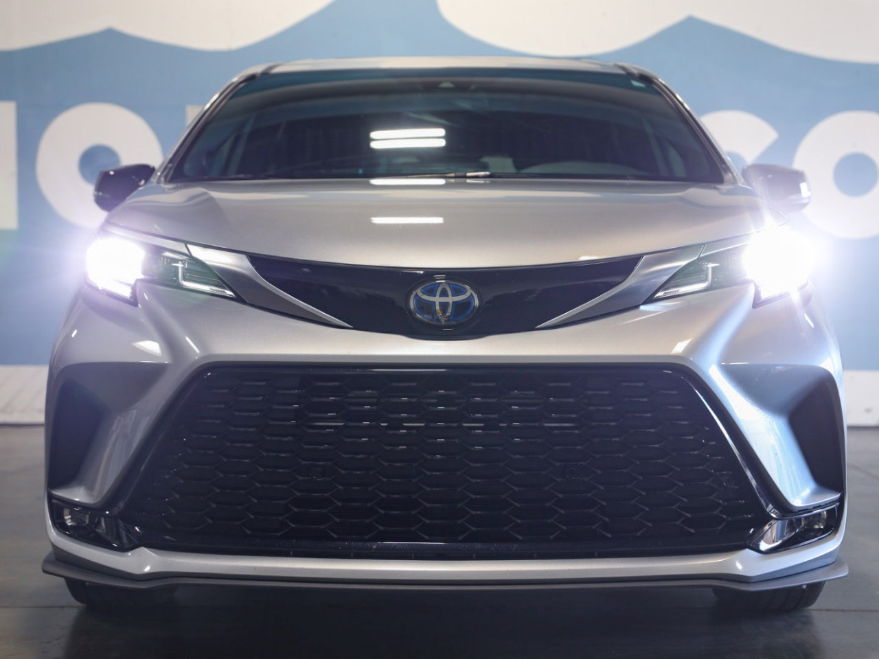 Used 2023 Toyota Sienna XSE image 23