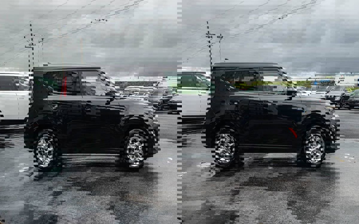 Used 2023 Kia Soul LX w/ LX Technology Package image 4