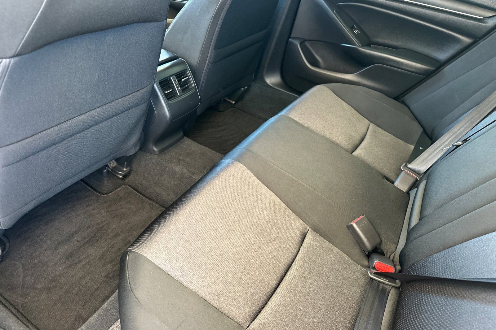 Used 2018 Honda Accord EX image 12