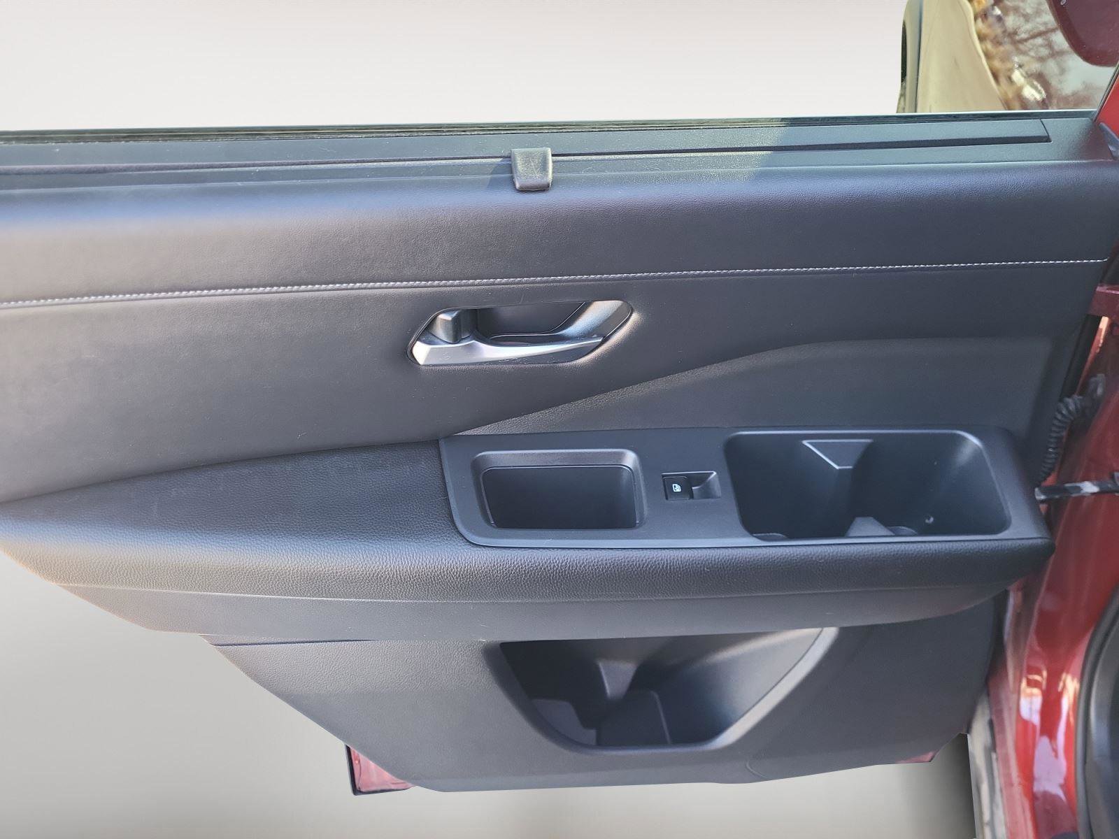 Used 2022 Nissan Pathfinder SL image 18