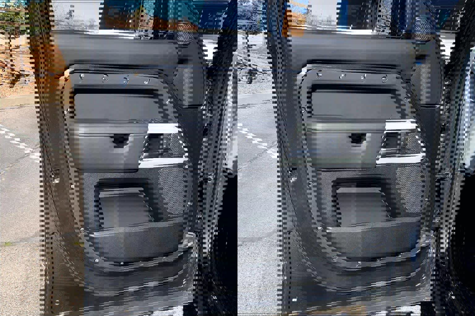 Used 2024 Land Rover Defender 110 SE image 21