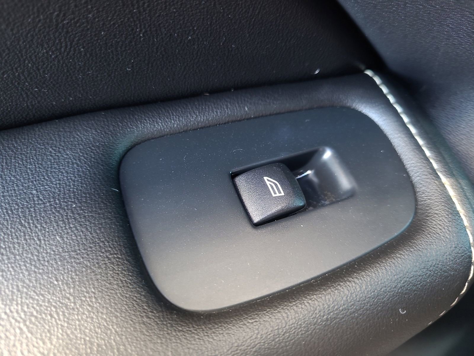 Used 2019 Volvo XC60 T5 R-Design w/ Protection Package Premier image 23