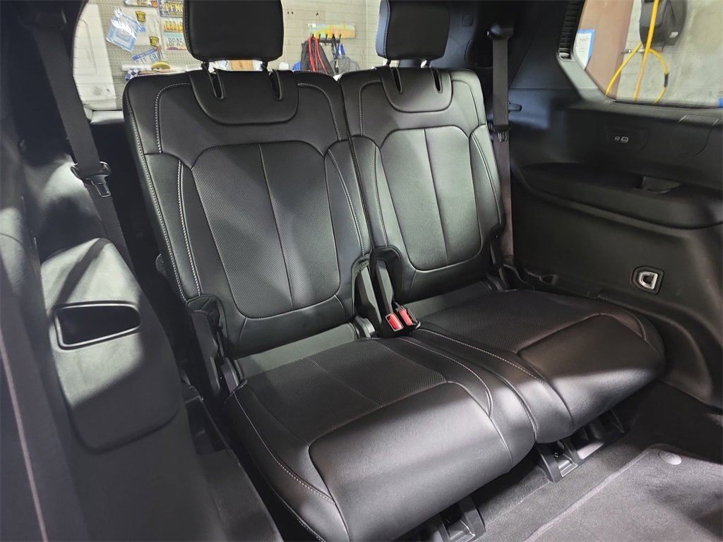 Used 2024 Jeep Grand Cherokee L Limited w/ Luxury Tech Group II image 12