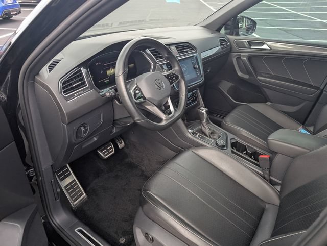 Used 2023 Volkswagen Tiguan SE R-Line AWD/4WD image 12