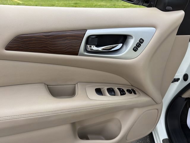 Used 2020 Nissan Pathfinder Platinum image 15