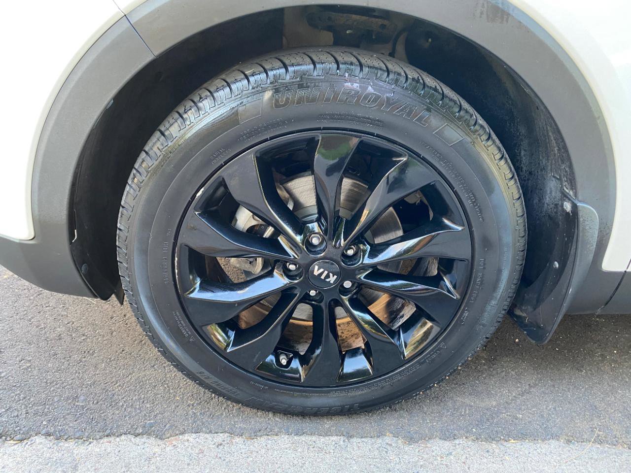 Used 2020 Kia Sorento EX FWD image 24
