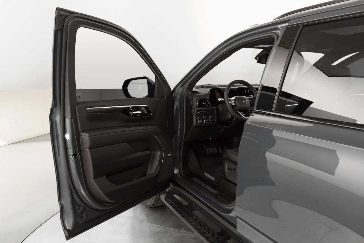 Used 2026 Chevrolet Tahoe Z71 w/ Comfort Package image 11