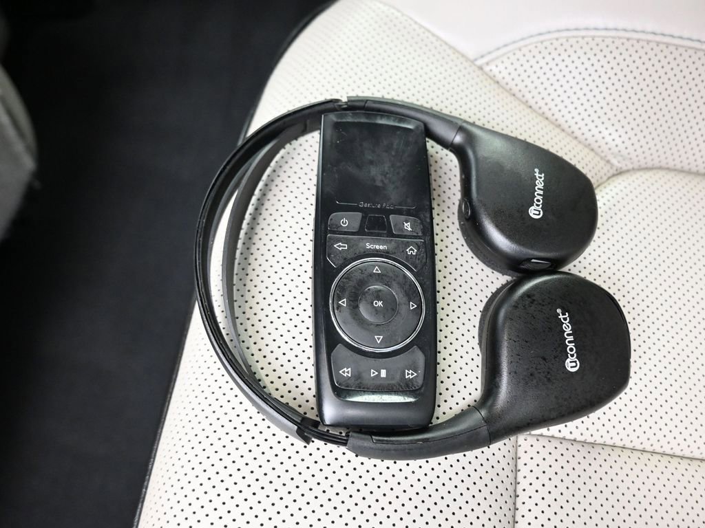 Used 2020 Chrysler Pacifica Limited w/ Advanced Safetytec Group image 39