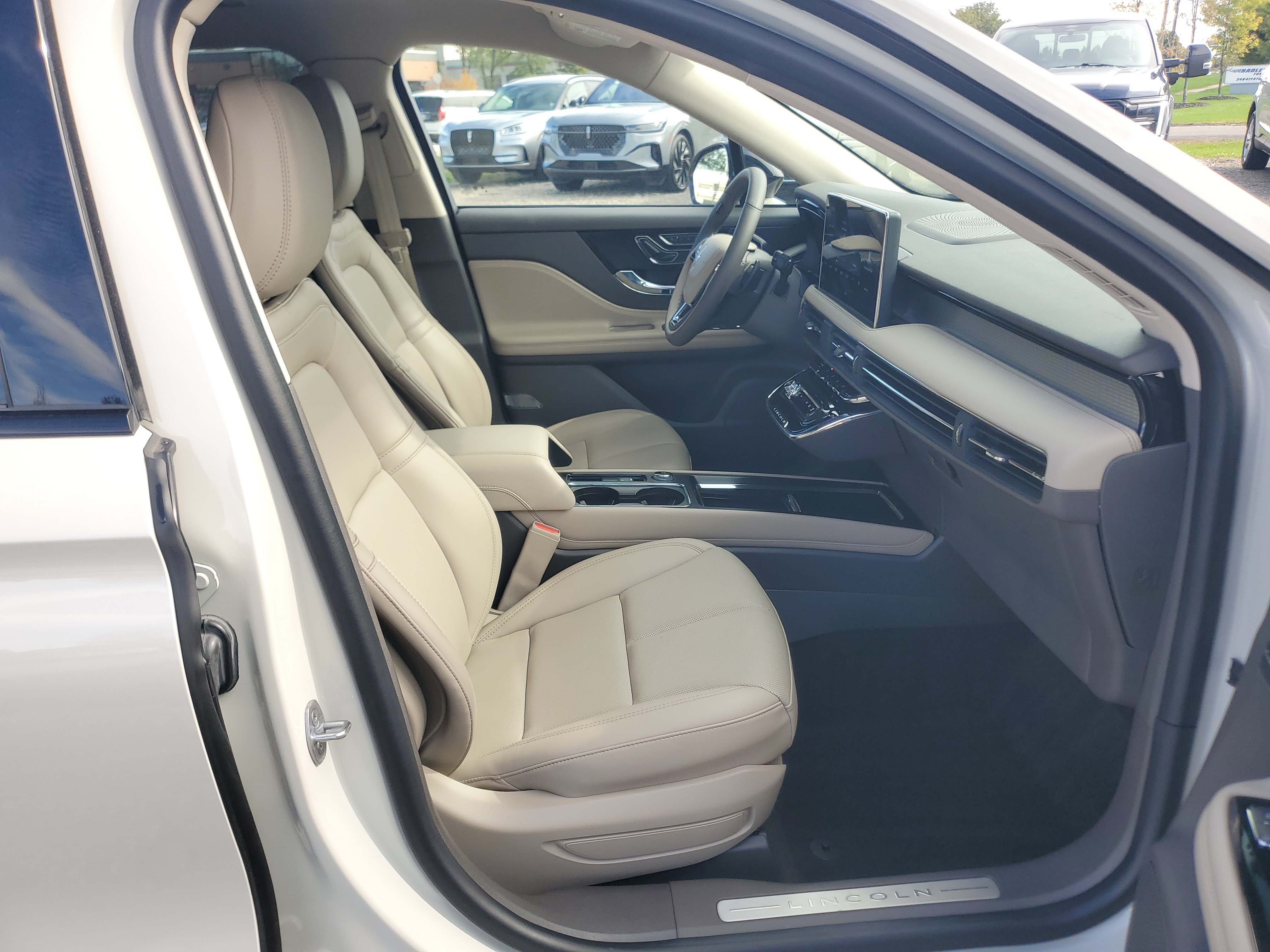 Certified 2024 Lincoln Corsair AWD w/ Equipment Group 101A image 9