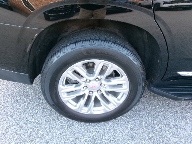 Used 2023 GMC Yukon SLT w/ SLT Premium Package image 10