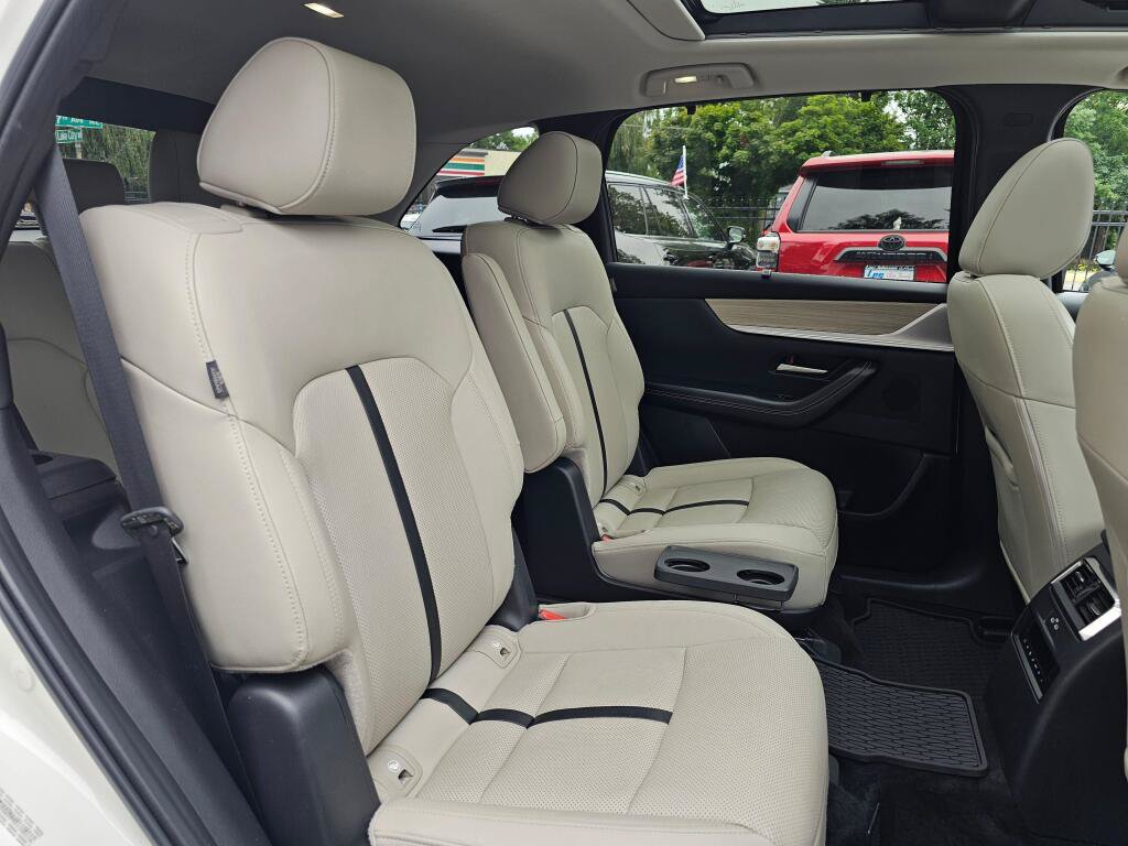 Certified 2024 MAZDA CX-90 Plug-In Hybrid w/ Premium Pkg AWD/4WD image 13