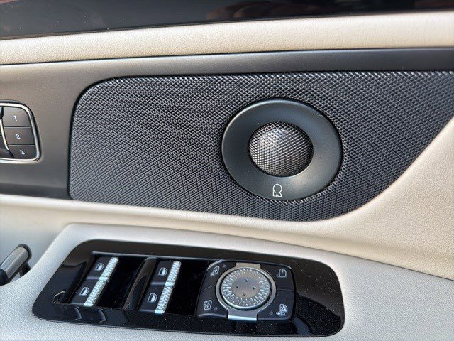 Used 2024 Lincoln Nautilus Reserve w/ Equipment Group 202A image 15