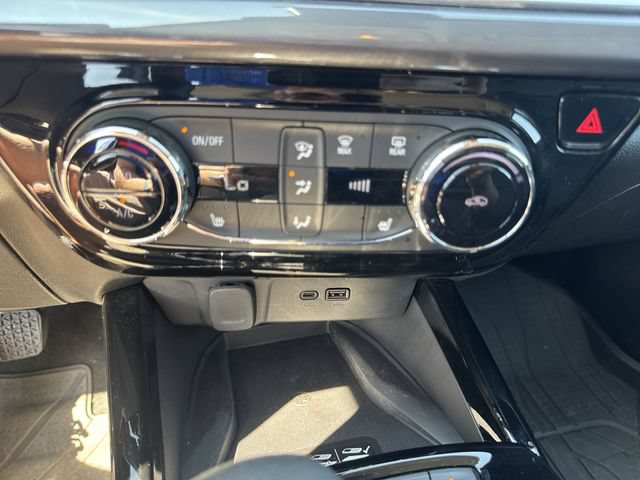 Used 2024 Chevrolet Trax ACTIV w/ Sunroof Package FWD image 17