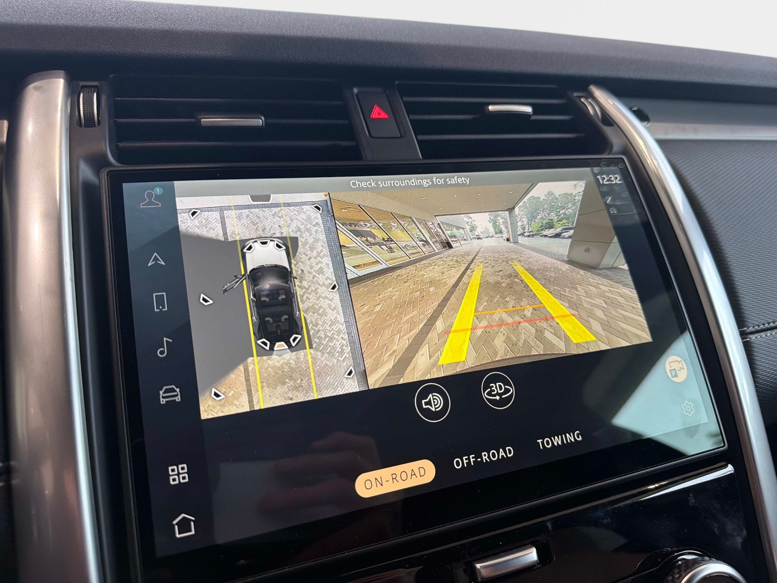 New 2026 Land Rover Discovery Dynamic SE AWD/4WD image 23