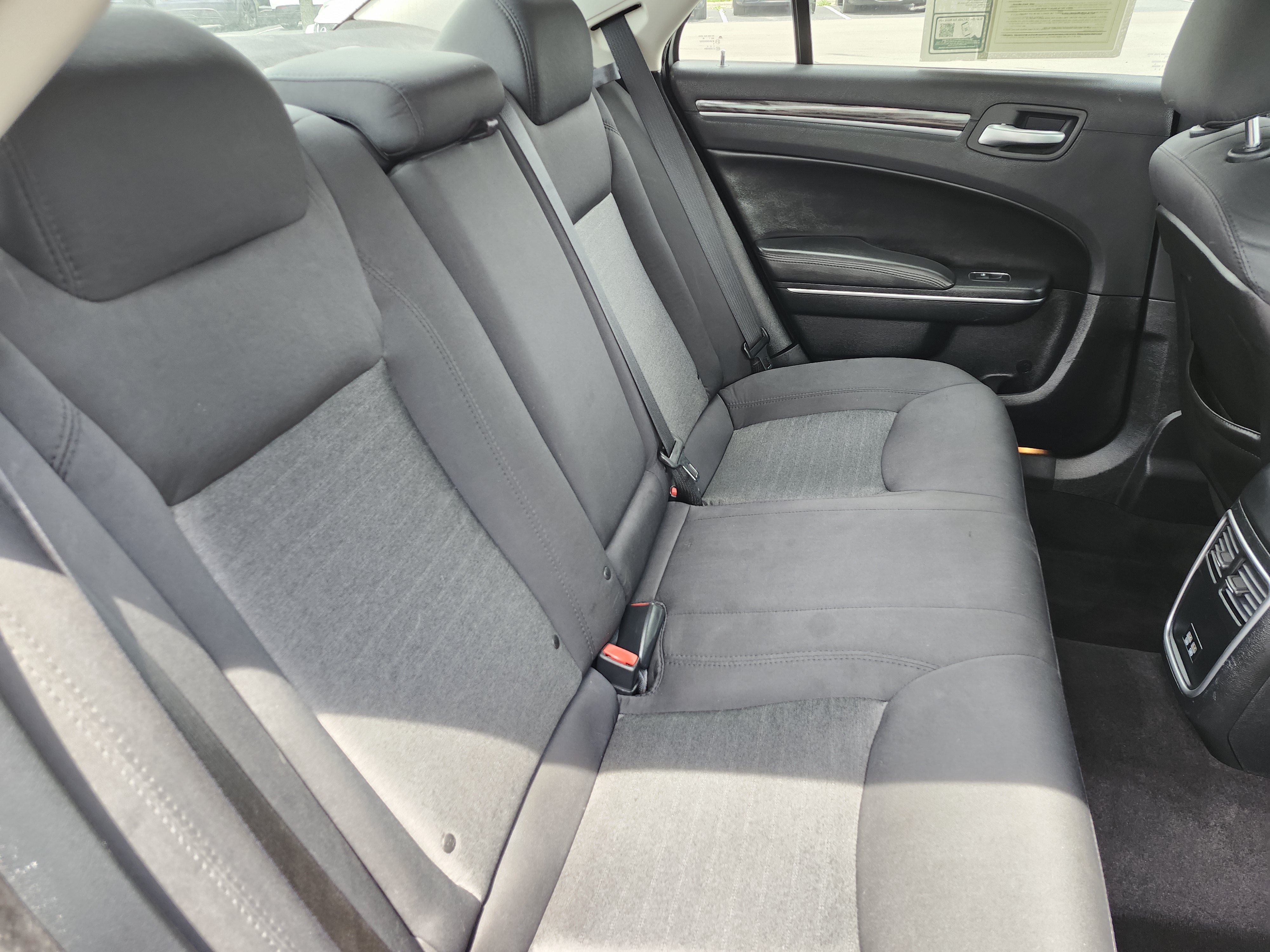 Used 2018 Chrysler 300 Touring w/ Driver Convenience Group RWD image 18