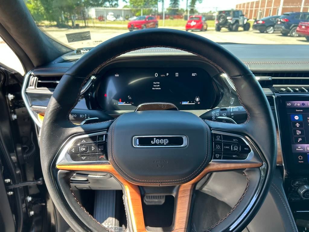 New 2025 Jeep Grand Cherokee Summit image 14