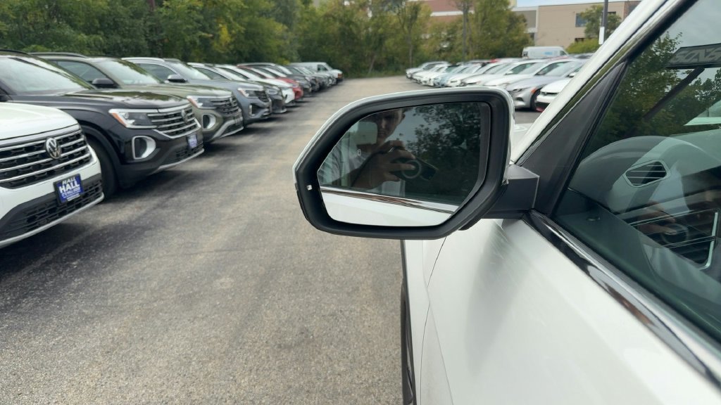 Used 2024 Volkswagen Atlas SEL AWD/4WD image 4