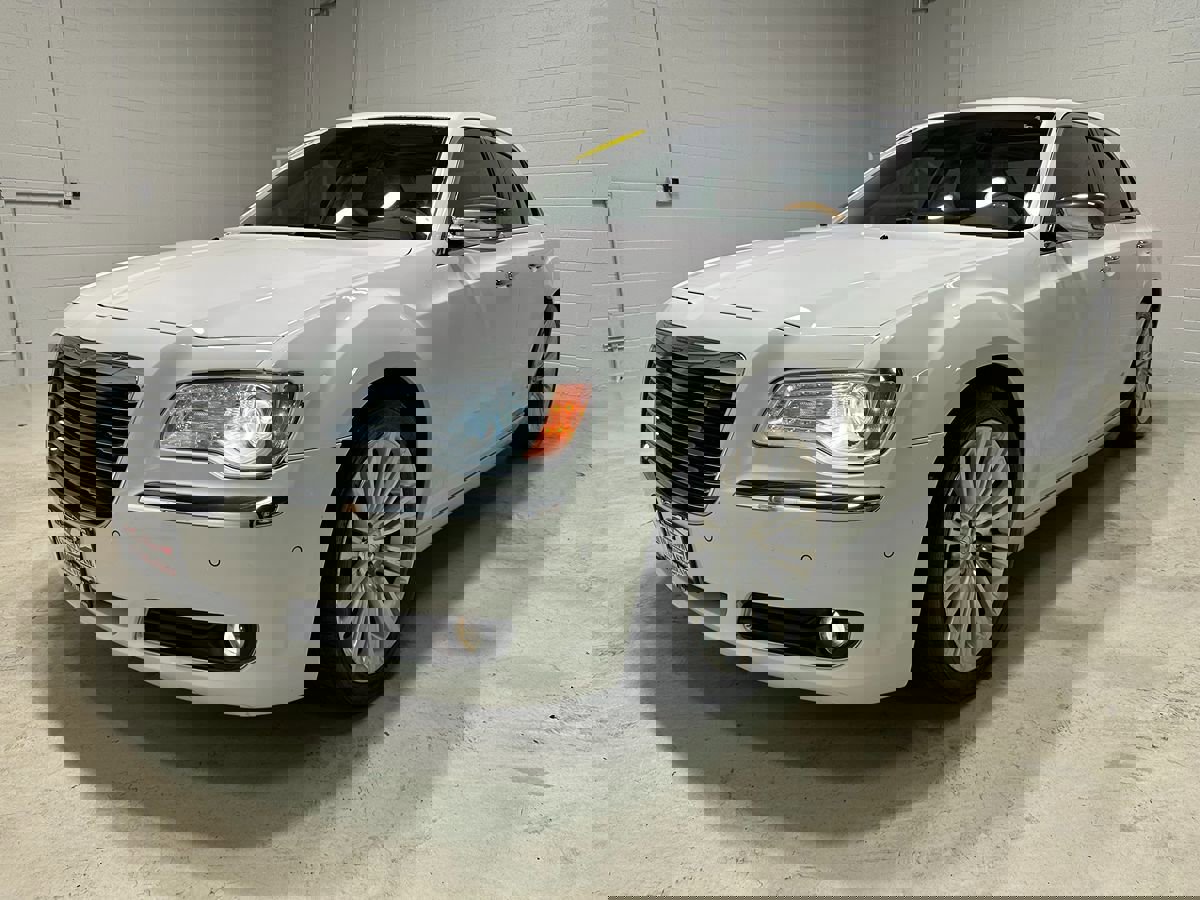 Used 2013 Chrysler 300 C w/ Light Group image 20