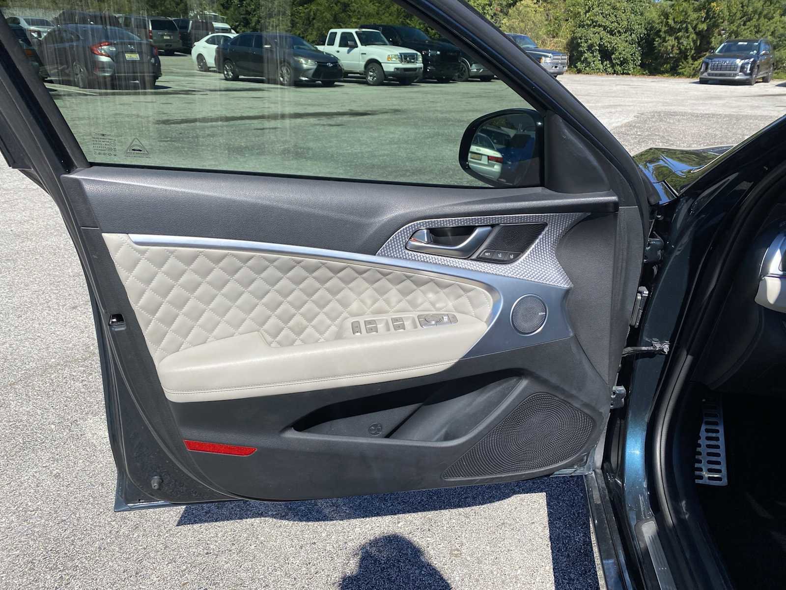 Used 2022 Genesis G70 3.3T image 26