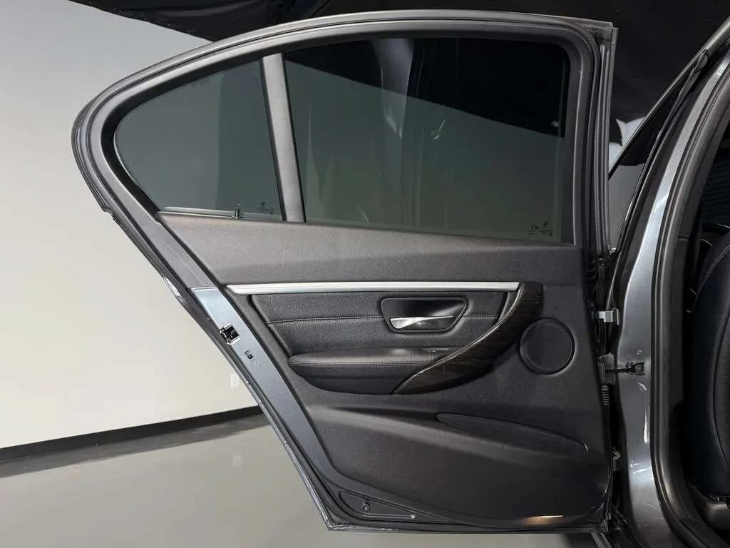 Used 2018 BMW 328d Sedan RWD image 14