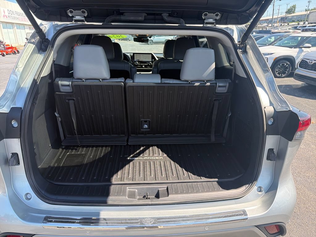 Used 2024 Toyota Highlander Platinum AWD/4WD image 9