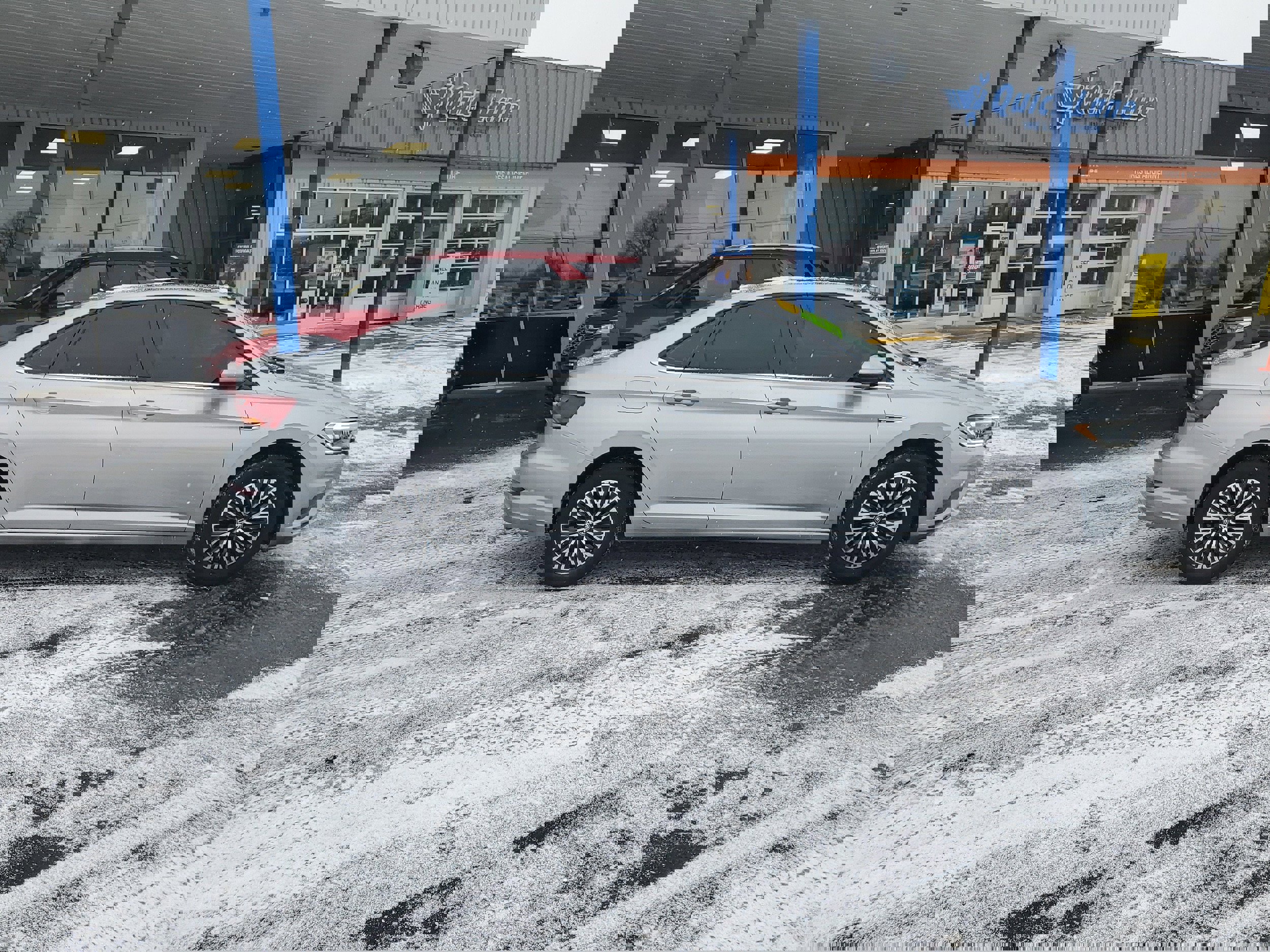 Used 2019 Volkswagen Jetta SEL w/ Cold Weather Package image 5