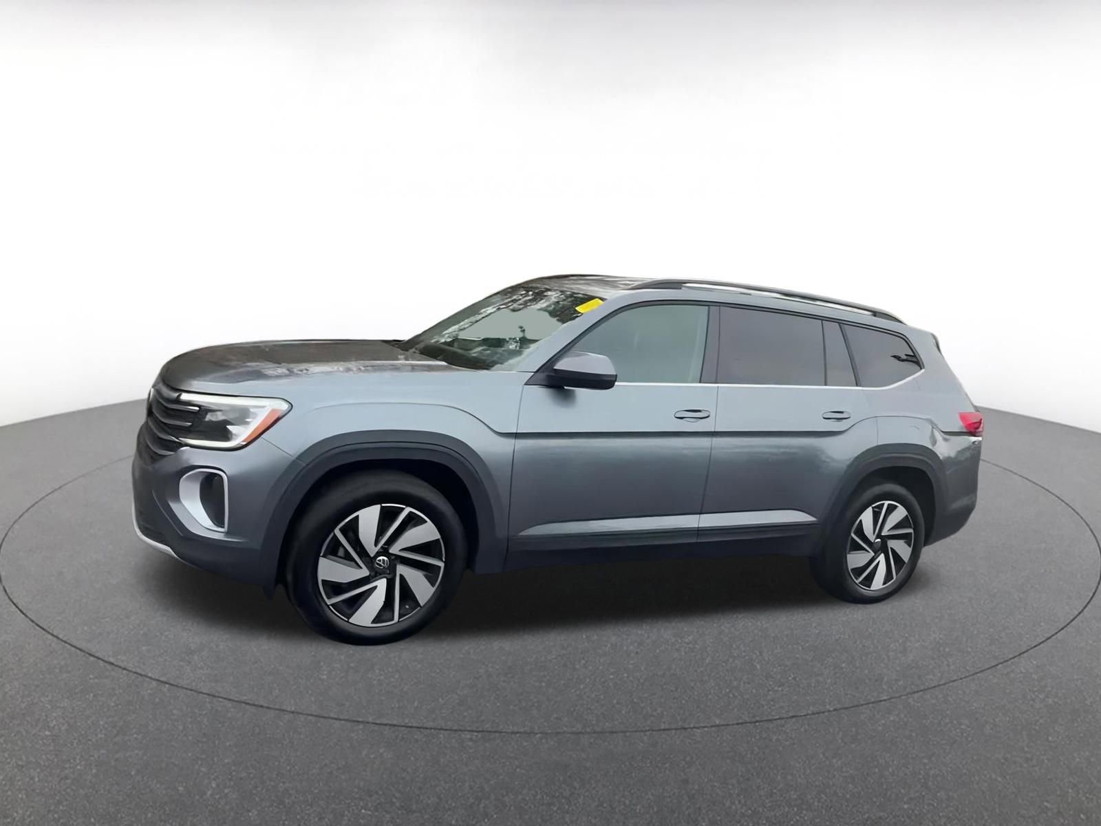 Used 2025 Volkswagen Atlas SE image 8