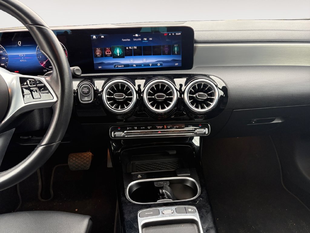 Used 2025 Mercedes-Benz CLA 250 image 11
