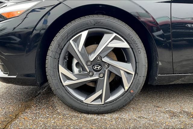 Used 2025 Hyundai Elantra SEL w/ Cargo Package image 12