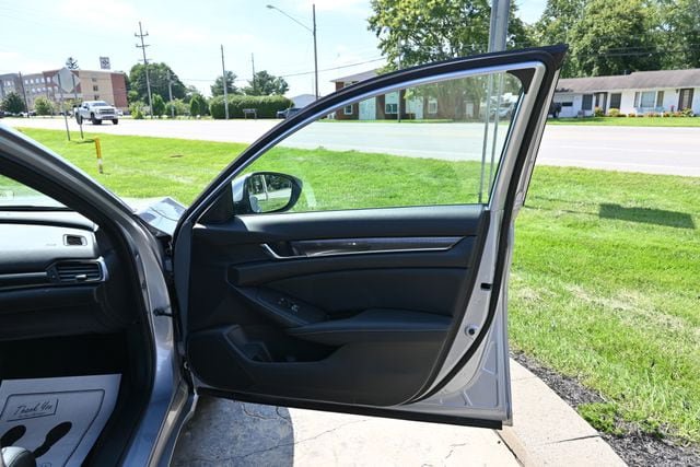 Used 2018 Honda Accord Sport image 18