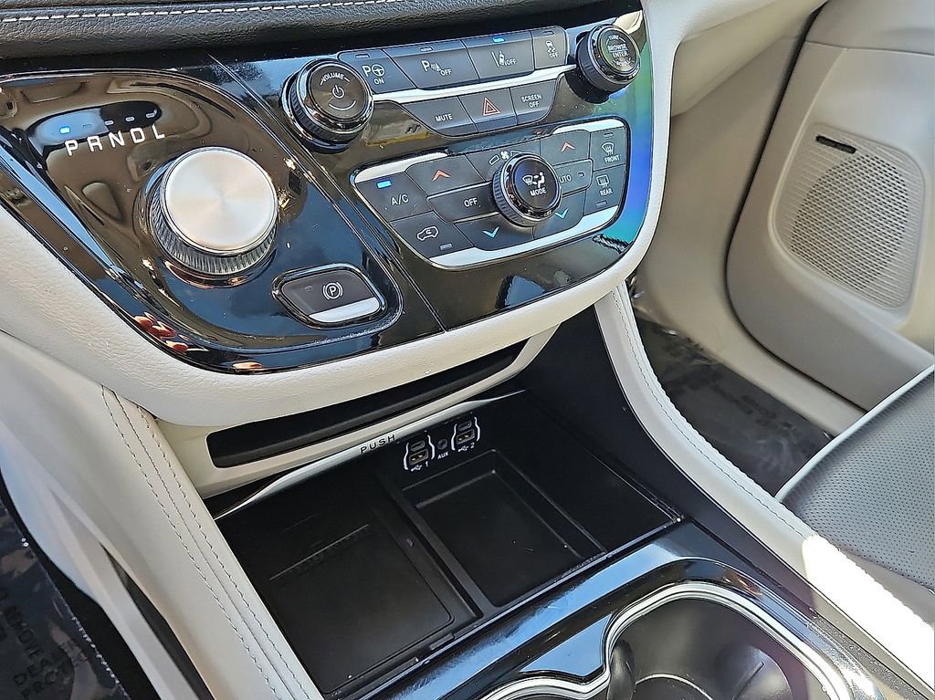 Used 2022 Chrysler Pacifica Limited image 25